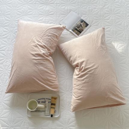 91家纺网 家纺一手货源 找家纺 例外Home2023新款天鹅绒四件套系列-枕套 玉粉