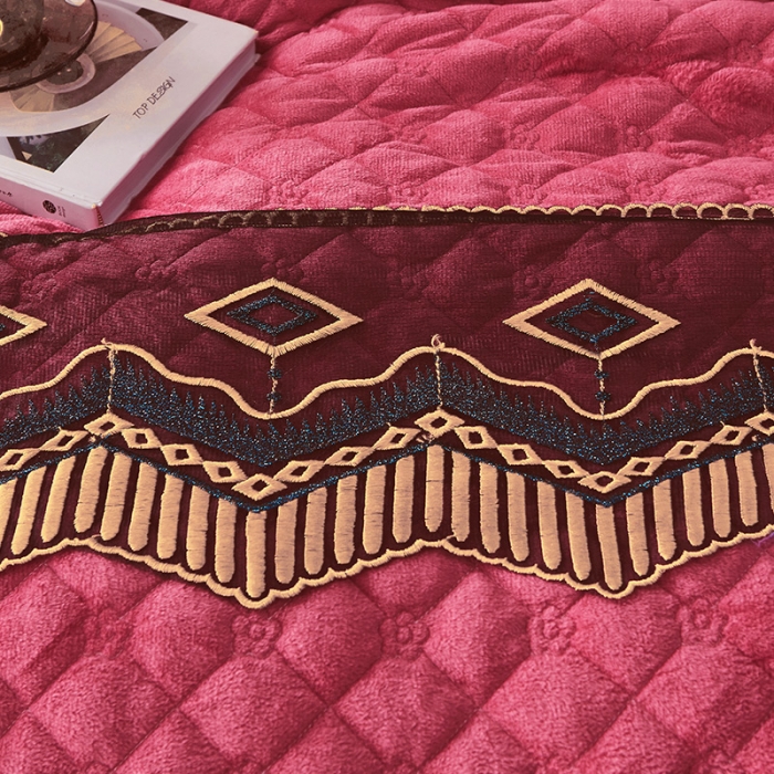 91家纺网 家纺一手货源 找家纺 情恒2025新款皇朝盛世系列全夹棉床盖款四件套 豆沙色