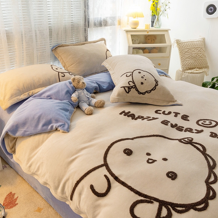 91家纺网 家纺一手货源 找家纺 朵希曼 2023新款牛奶绒毛巾绣四件套 恐龙宝贝-浅驼