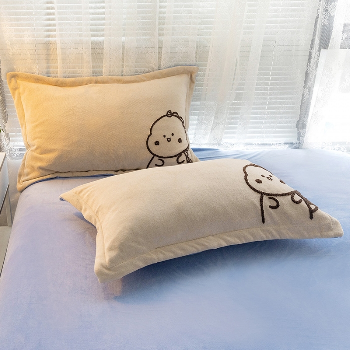 91家纺网 家纺一手货源 找家纺 朵希曼 2023新款牛奶绒毛巾绣四件套 恐龙宝贝-浅驼