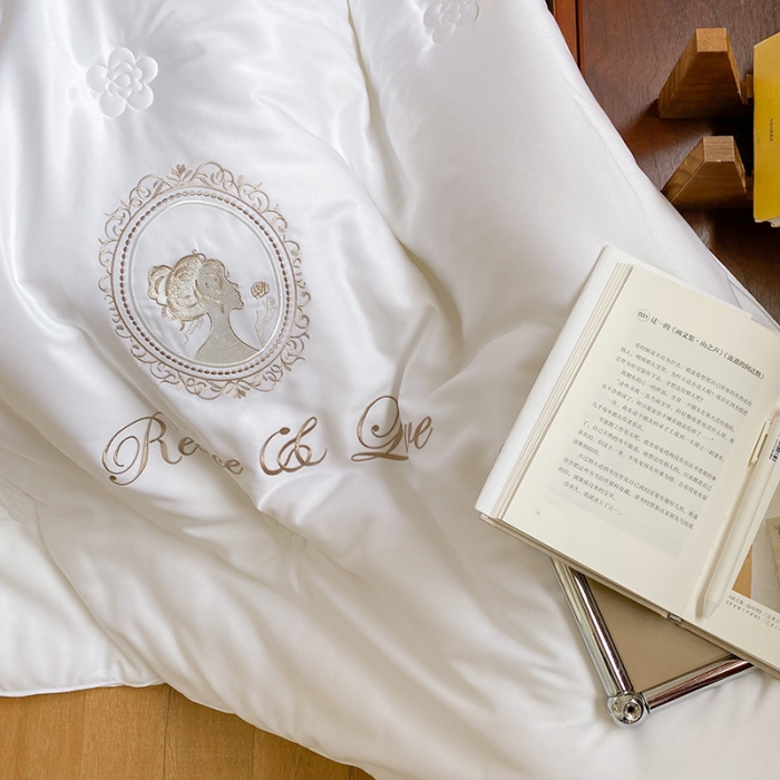 91家纺网 家纺一手货源 找家纺 （总）本希 2021新款公主风抗菌澳绒美肤被芯