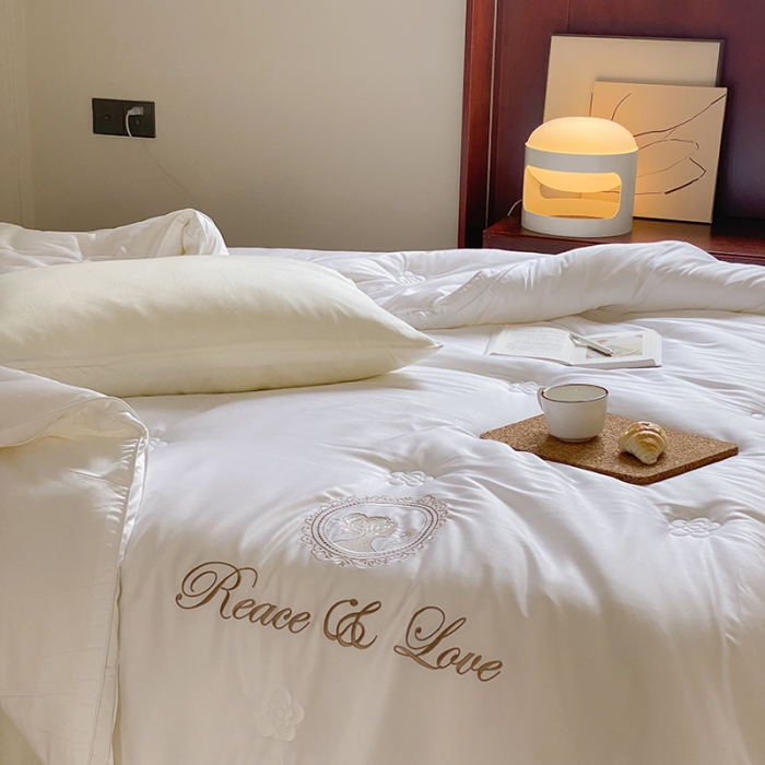 91家纺网 家纺一手货源 找家纺 （总）本希 2021新款公主风抗菌澳绒美肤被芯