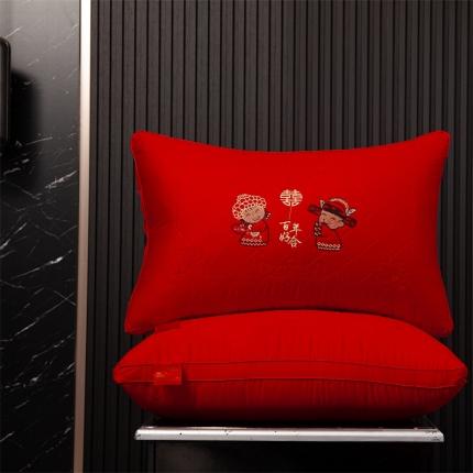 91家纺网 家纺一手货源 找家纺 （总）皇冠之家新款喜庆大红羽丝枕芯婚庆枕头48*74cm一只