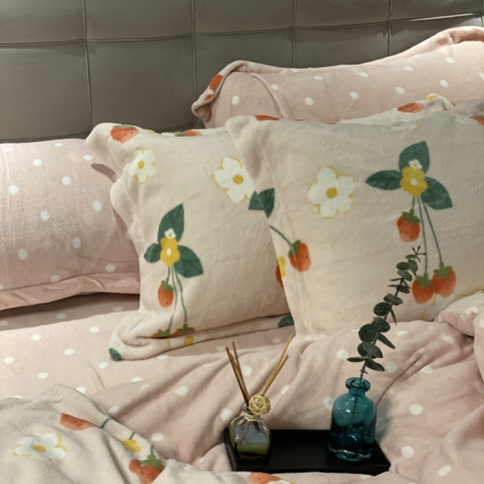 91家纺网 家纺一手货源 找家纺 棉生活 2021新款小清新牛奶绒四件套 草莓果酱