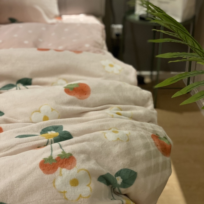 91家纺网 家纺一手货源 找家纺 棉生活 2021新款小清新牛奶绒四件套 草莓果酱