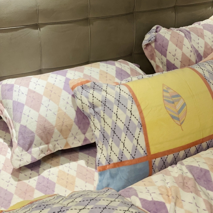 91家纺网 家纺一手货源 找家纺 棉生活 2021新款小清新牛奶绒四件套 多彩菱形