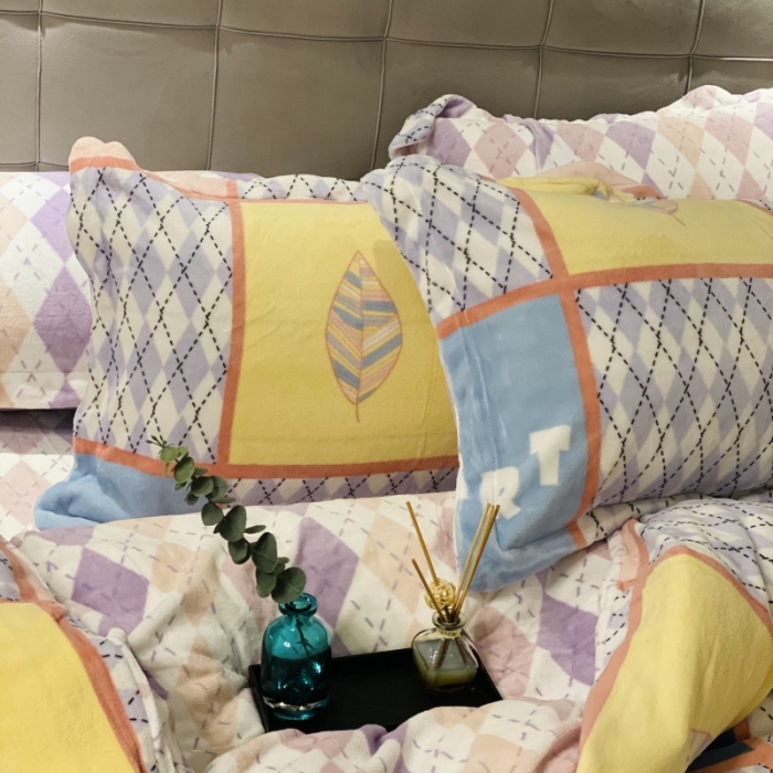 91家纺网 家纺一手货源 找家纺 棉生活 2021新款小清新牛奶绒四件套 多彩菱形