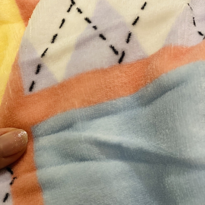 91家纺网 家纺一手货源 找家纺 棉生活 2021新款小清新牛奶绒四件套 多彩菱形