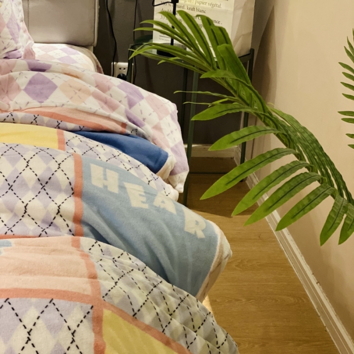 91家纺网 家纺一手货源 找家纺 棉生活 2021新款小清新牛奶绒四件套 多彩菱形