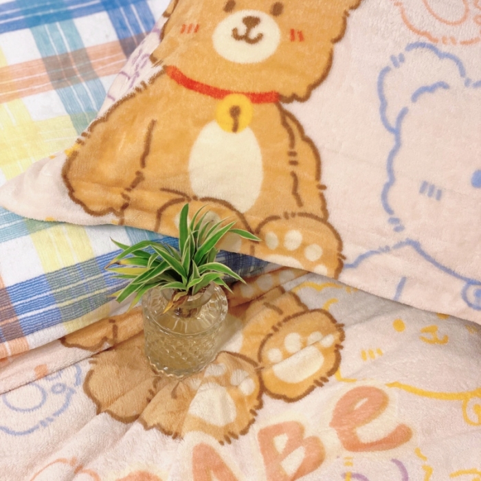 91家纺网 家纺一手货源 找家纺 棉生活 2021新款小清新牛奶绒四件套 多彩熊