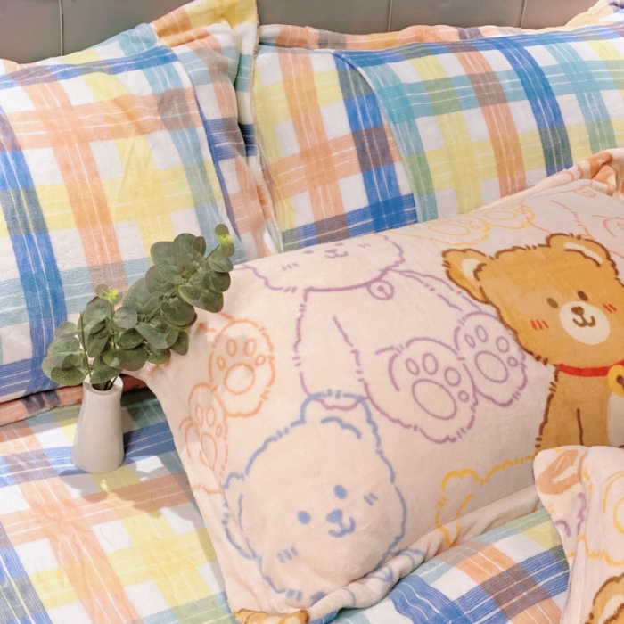 91家纺网 家纺一手货源 找家纺 棉生活 2021新款小清新牛奶绒四件套 多彩熊