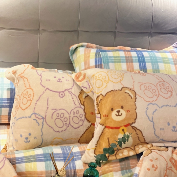 91家纺网 家纺一手货源 找家纺 棉生活 2021新款小清新牛奶绒四件套 多彩熊