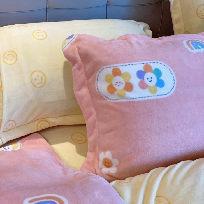 91家纺网 家纺一手货源 找家纺 棉生活 2021新款小清新牛奶绒四件套 花花笑脸粉