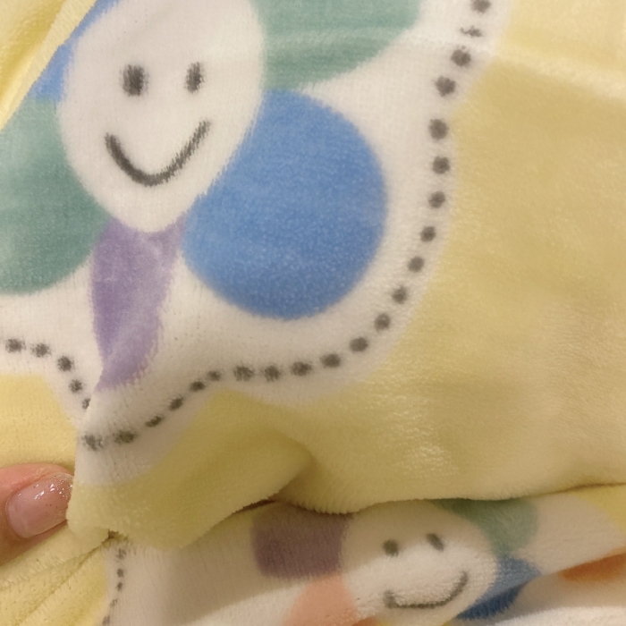 91家纺网 家纺一手货源 找家纺 棉生活 2021新款小清新牛奶绒四件套 花花笑脸黄