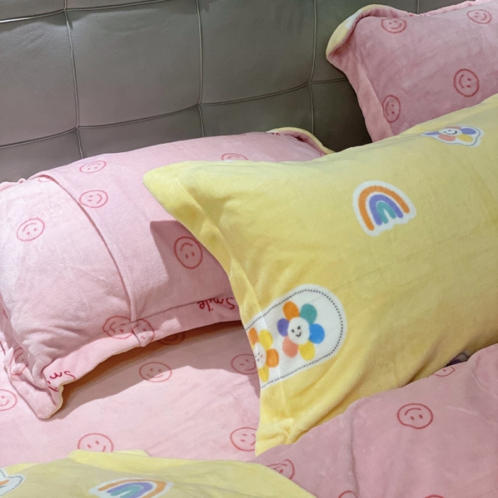 91家纺网 家纺一手货源 找家纺 棉生活 2021新款小清新牛奶绒四件套 花花笑脸黄