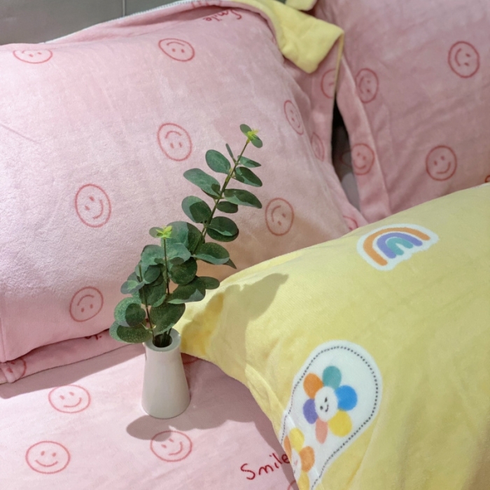 91家纺网 家纺一手货源 找家纺 棉生活 2021新款小清新牛奶绒四件套 花花笑脸黄