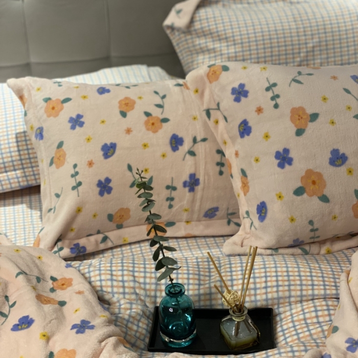 91家纺网 家纺一手货源 找家纺 棉生活 2021新款小清新牛奶绒四件套 花花子