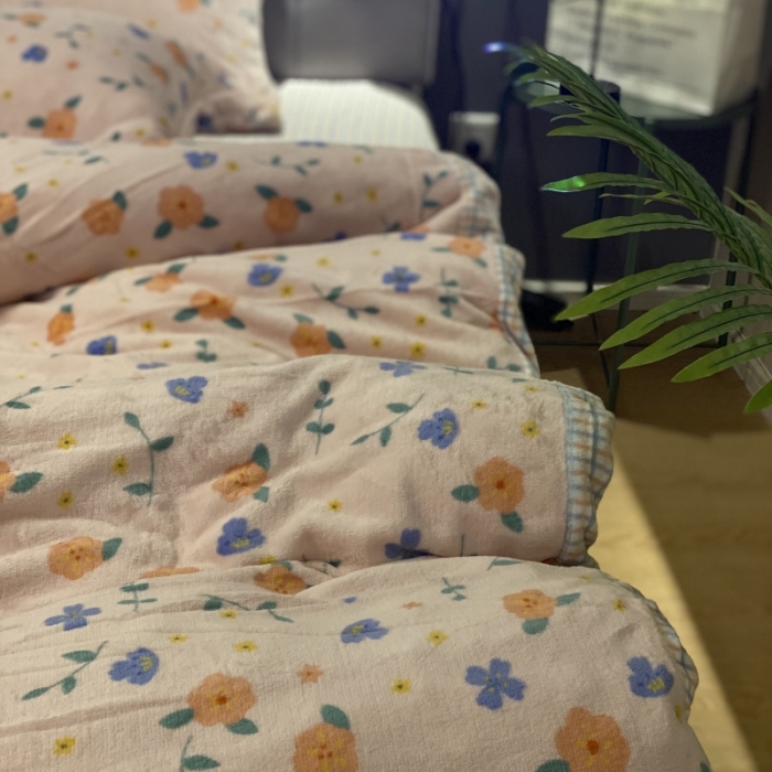 91家纺网 家纺一手货源 找家纺 棉生活 2021新款小清新牛奶绒四件套 花花子