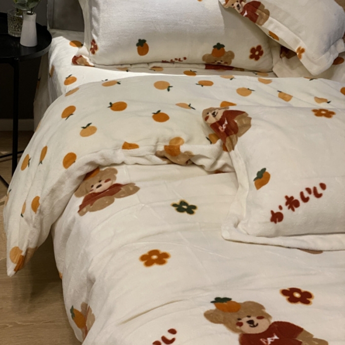 91家纺网 家纺一手货源 找家纺 棉生活 2021新款小清新牛奶绒四件套 柿子熊