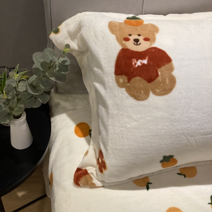 91家纺网 家纺一手货源 找家纺 棉生活 2021新款小清新牛奶绒四件套 柿子熊