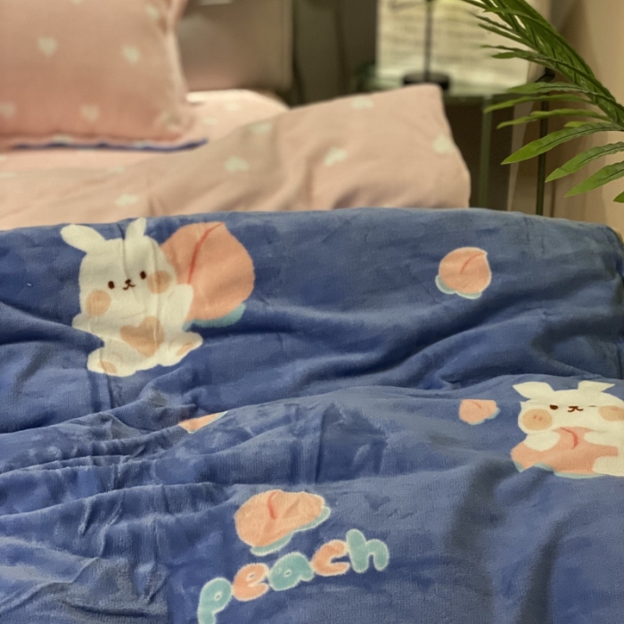 91家纺网 家纺一手货源 找家纺 棉生活 2021新款小清新牛奶绒四件套 桃桃兔