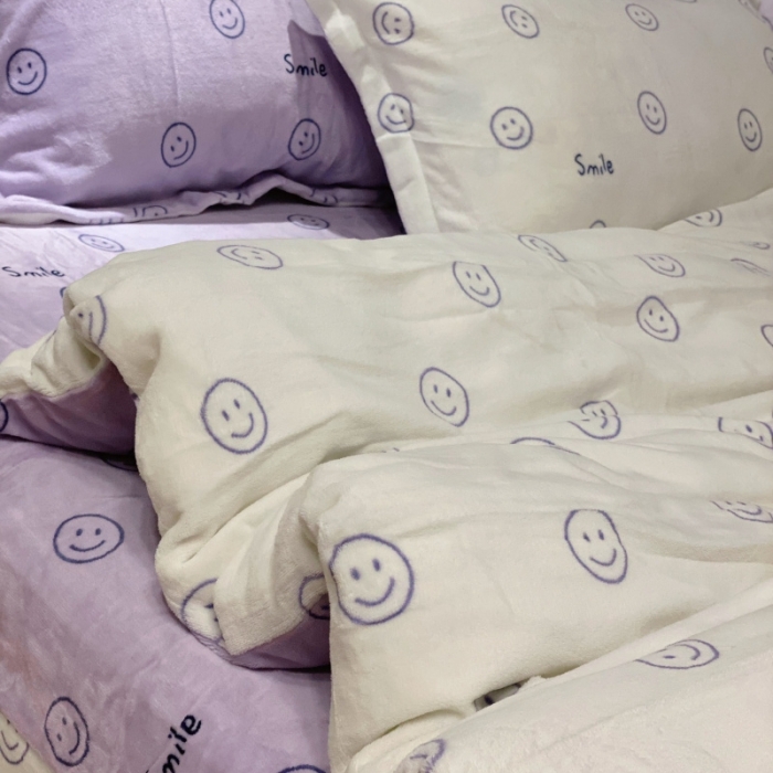 91家纺网 家纺一手货源 找家纺 棉生活 2021新款小清新牛奶绒四件套 小小笑脸