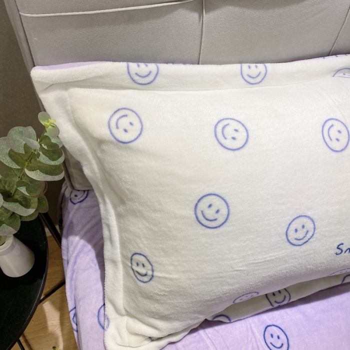 91家纺网 家纺一手货源 找家纺 棉生活 2021新款小清新牛奶绒四件套 小小笑脸