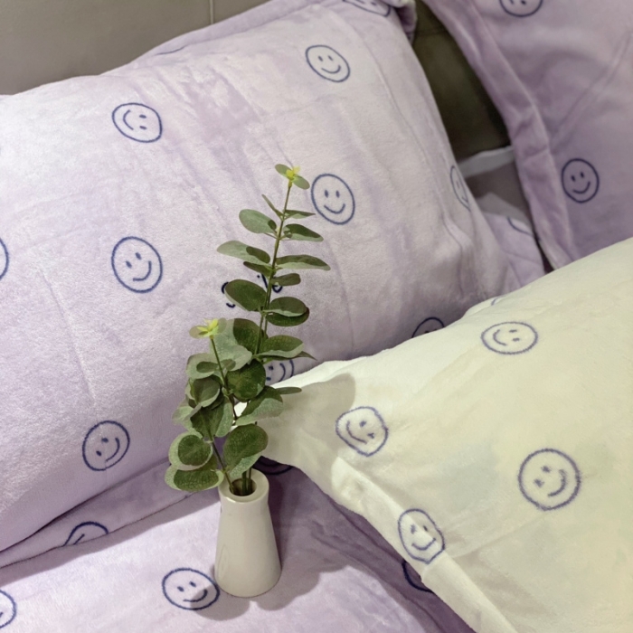 91家纺网 家纺一手货源 找家纺 棉生活 2021新款小清新牛奶绒四件套 小小笑脸