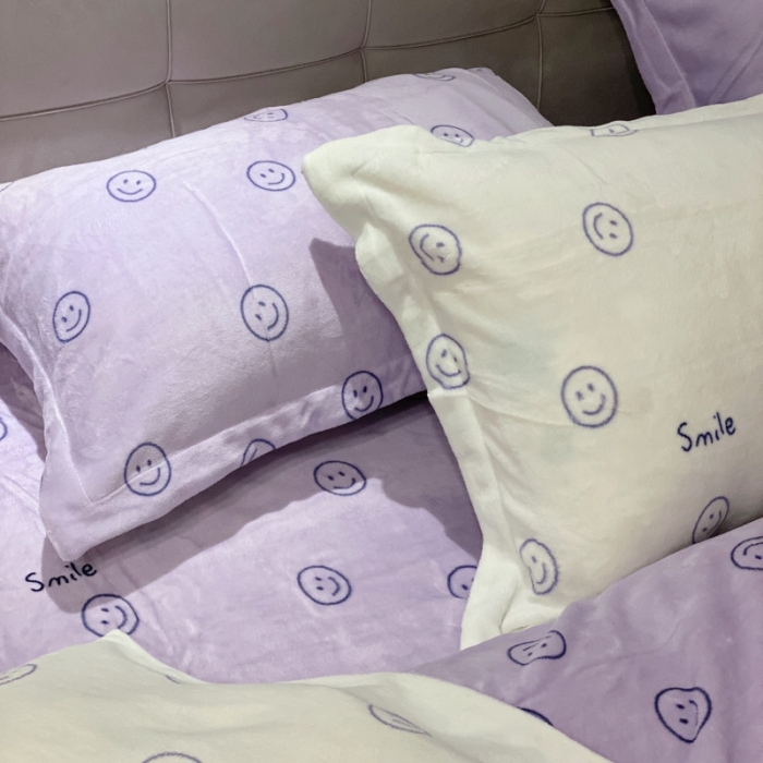 91家纺网 家纺一手货源 找家纺 棉生活 2021新款小清新牛奶绒四件套 小小笑脸