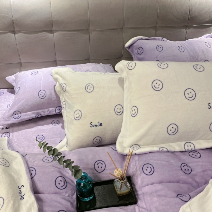 91家纺网 家纺一手货源 找家纺 棉生活 2021新款小清新牛奶绒四件套 小小笑脸