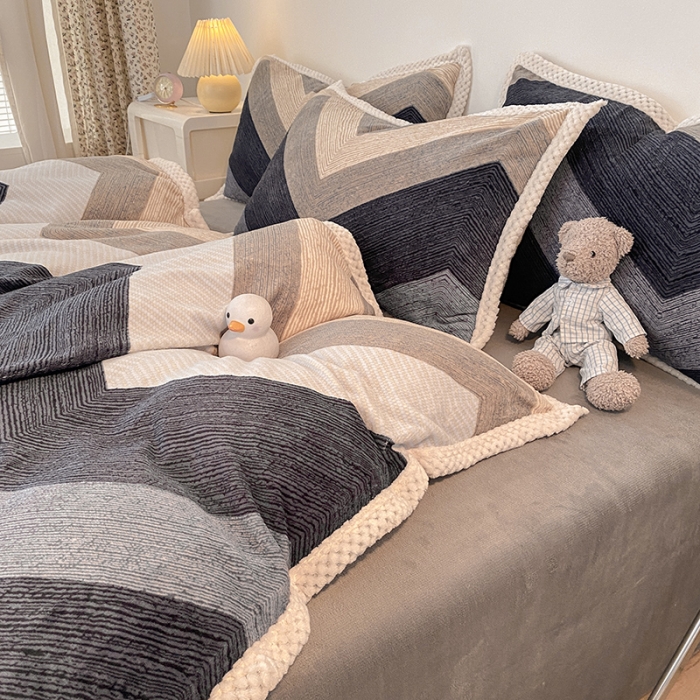 91家纺网 家纺一手货源 找家纺 琪格格 2022大包边保暖四件套 A牛奶绒B兔兔绒-几何时尚