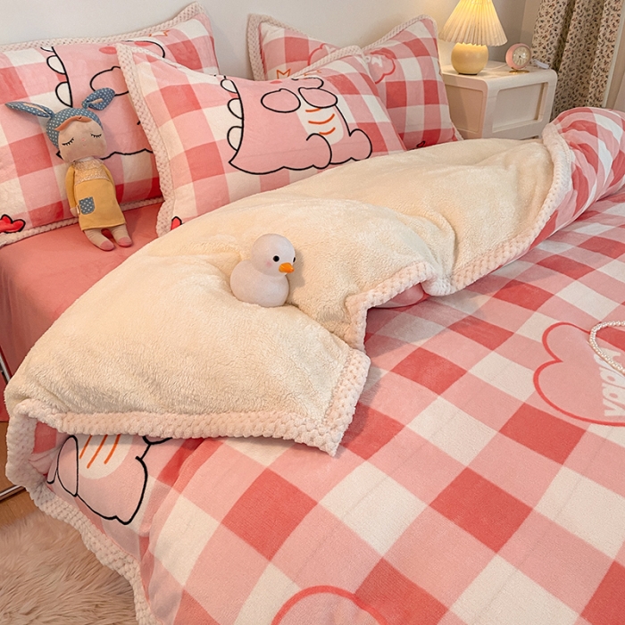 91家纺网 家纺一手货源 找家纺 琪格格 2022大包边保暖四件套 A牛奶绒B兔兔绒-萌趣恐龙