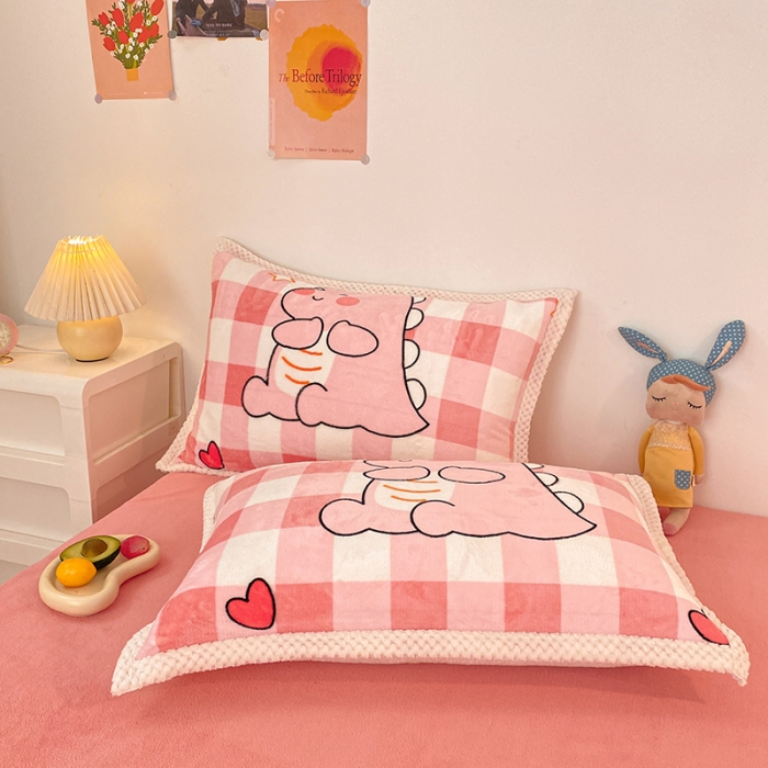 91家纺网 家纺一手货源 找家纺 琪格格 2022大包边保暖四件套 A牛奶绒B兔兔绒-萌趣恐龙