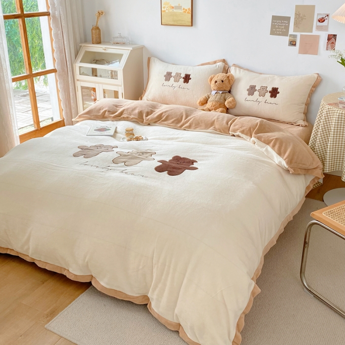 91家纺网 家纺一手货源 找家纺 （总）星期八2021新款三只熊牛奶绒四件套水晶法莱绒套件直播