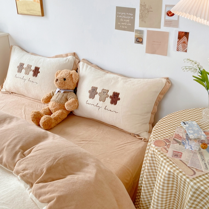 91家纺网 家纺一手货源 找家纺 （总）星期八2021新款三只熊牛奶绒四件套水晶法莱绒套件直播