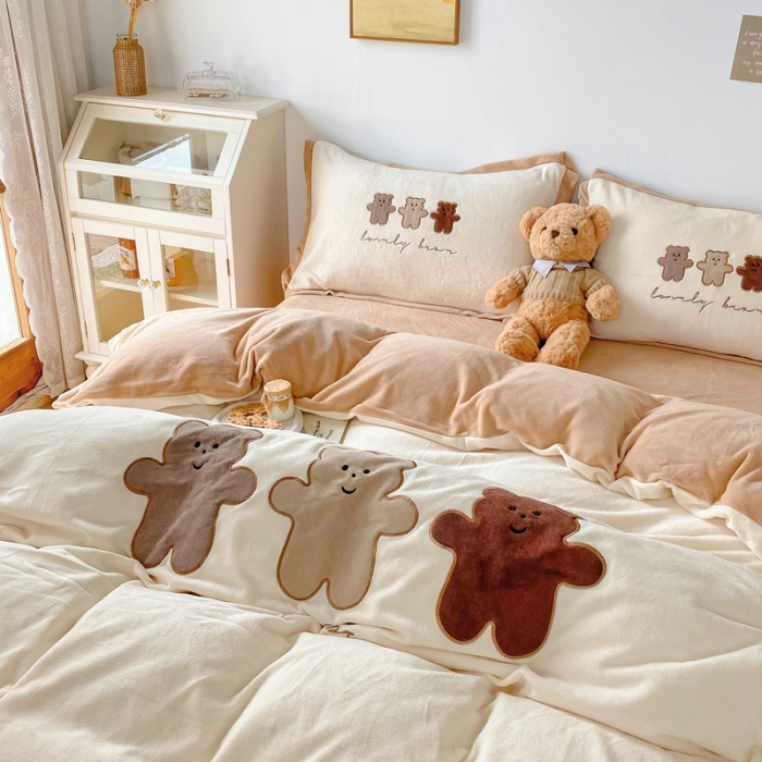 91家纺网 家纺一手货源 找家纺 （总）星期八2021新款三只熊牛奶绒四件套水晶法莱绒套件直播