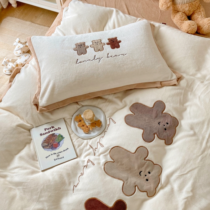 91家纺网 家纺一手货源 找家纺 （总）星期八2021新款三只熊牛奶绒四件套水晶法莱绒套件直播