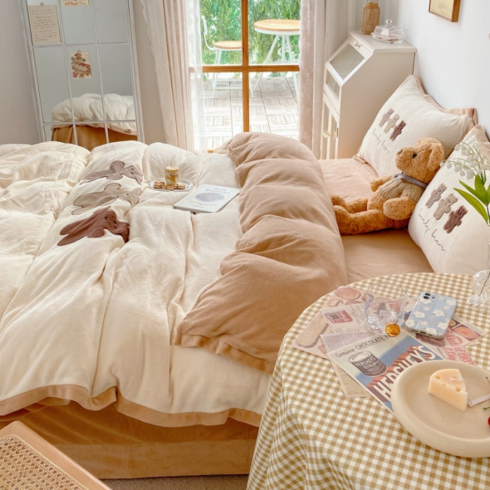 91家纺网 家纺一手货源 找家纺 （总）星期八2021新款三只熊牛奶绒四件套水晶法莱绒套件直播