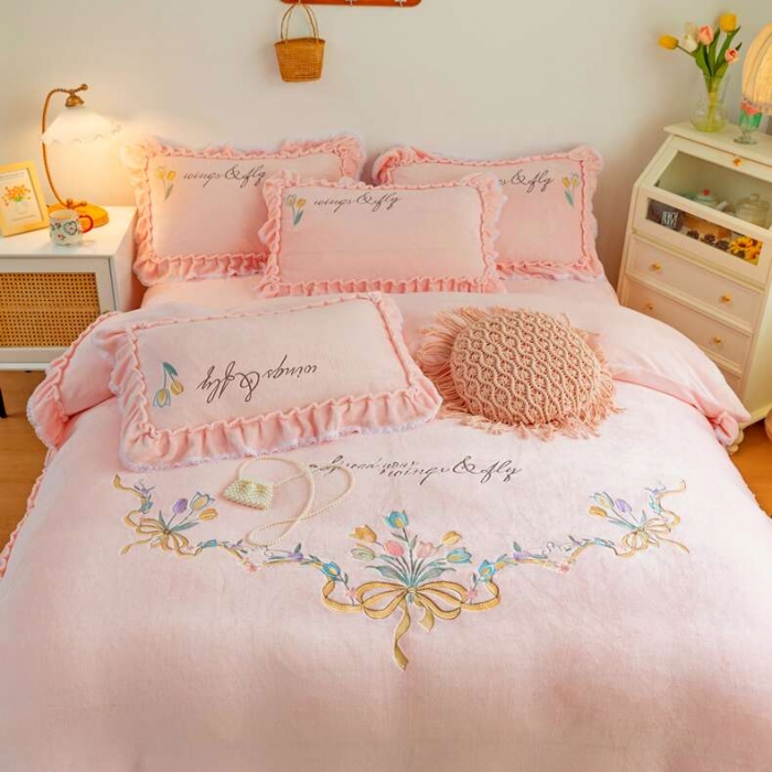 91家纺网 家纺一手货源 找家纺 （总）亲亲公主 秋冬保暖牛奶绒绣花四件套 床裙款公主风四件套