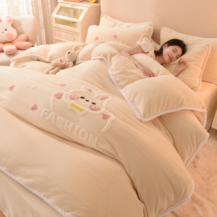 91家纺网 家纺一手货源 找家纺 菲儿 2021新款牛奶绒四件套法莱水晶 宝宝兔-米白