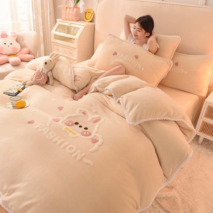 91家纺网 家纺一手货源 找家纺 菲儿 2021新款牛奶绒四件套法莱水晶 宝宝兔-米白