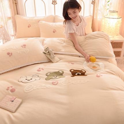 91家纺网 家纺一手货源 找家纺 菲儿 2021新款牛奶绒四件套法莱水晶绒快乐熊-乳白