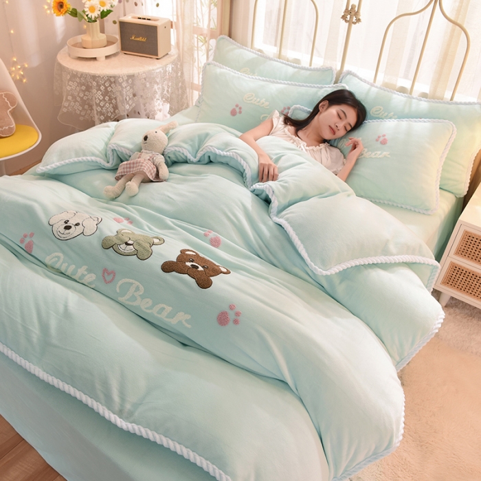 91家纺网 家纺一手货源 找家纺 菲儿 2021新款牛奶绒四件套法莱水晶绒快乐熊-嫩绿