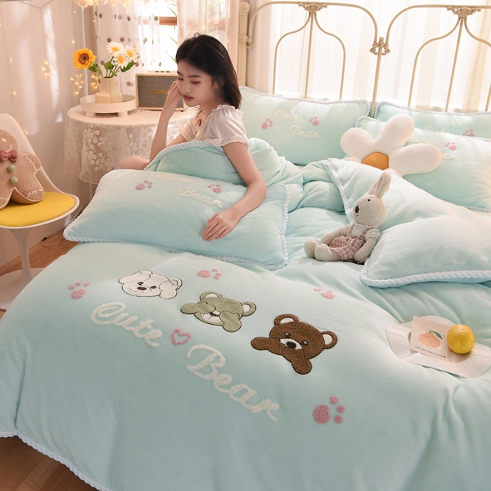 91家纺网 家纺一手货源 找家纺 菲儿 2021新款牛奶绒四件套法莱水晶绒快乐熊-嫩绿