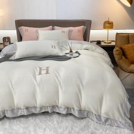 91家纺网 家纺一手货源 找家纺 （总）米莱家纺 2021新款高克重牛奶绒宽边刺绣四件套