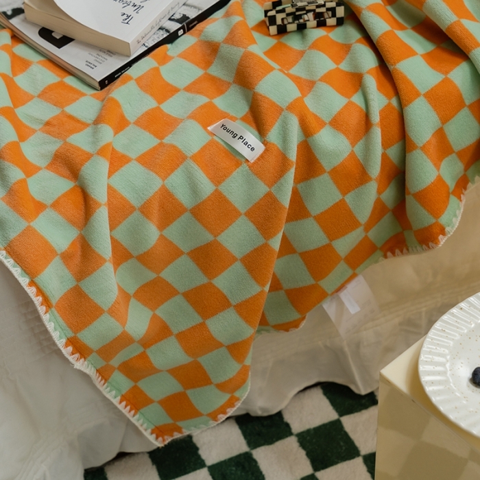 91家纺网 家纺一手货源 找家纺 洋铭区 2021冬季新品棋盘格双色牛奶绒毯子 蜜柚橘