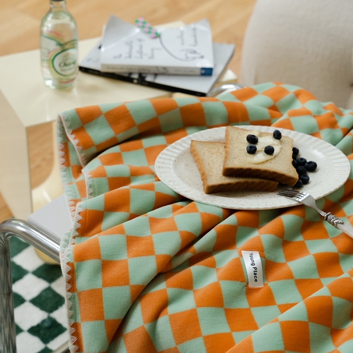 91家纺网 家纺一手货源 找家纺 洋铭区 2021冬季新品棋盘格双色牛奶绒毯子 蜜柚橘