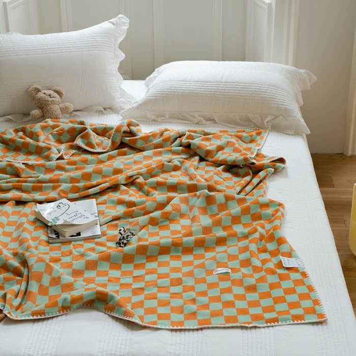 91家纺网 家纺一手货源 找家纺 洋铭区 2021冬季新品棋盘格双色牛奶绒毯子 蜜柚橘