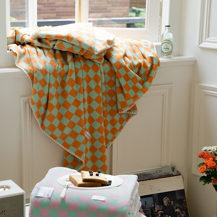 91家纺网 家纺一手货源 找家纺 洋铭区 2021冬季新品棋盘格双色牛奶绒毯子 蜜柚橘