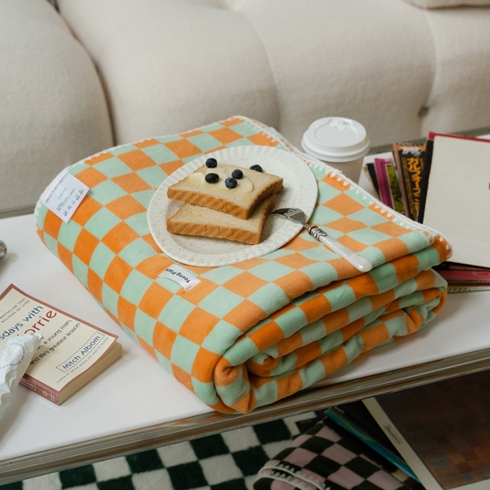 91家纺网 家纺一手货源 找家纺 洋铭区 2021冬季新品棋盘格双色牛奶绒毯子 蜜柚橘